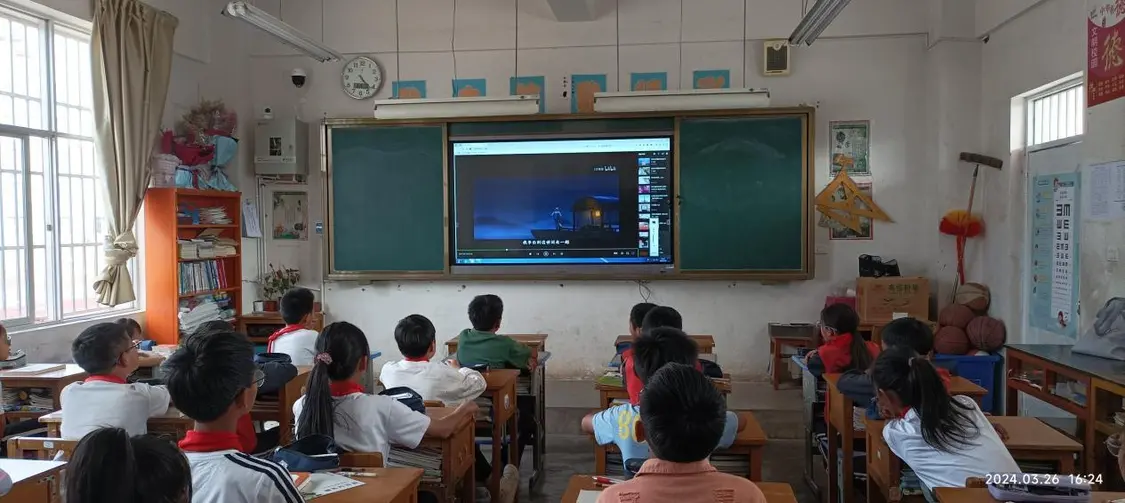 孩子们通过看《长安三万里》学习诗歌
